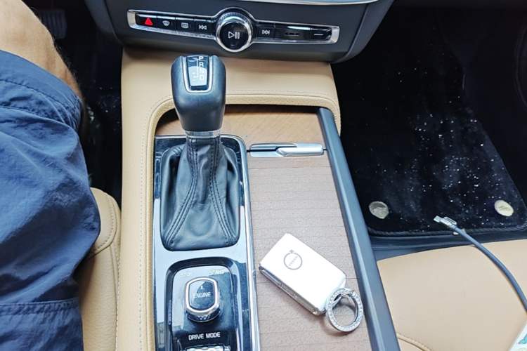 Used Volvo S90 2017 T5 Smart Luxury Edition Gear Lever