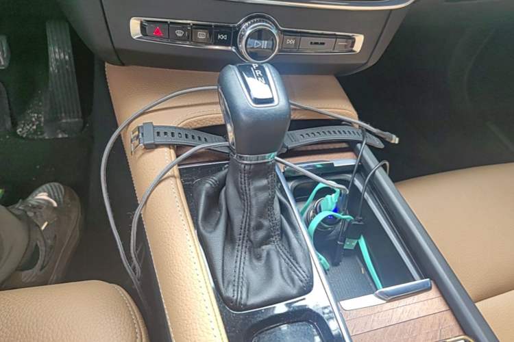 Used Volvo S90 2017 T5 Smart Luxury Edition Gear Lever