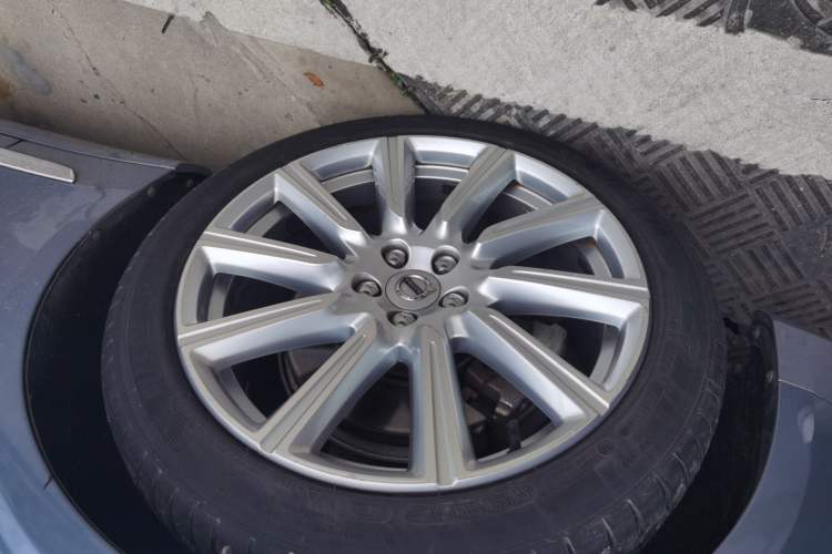 Used Volvo S90 2017 T5 Smart Luxury Edition Left Front Wheel Hub