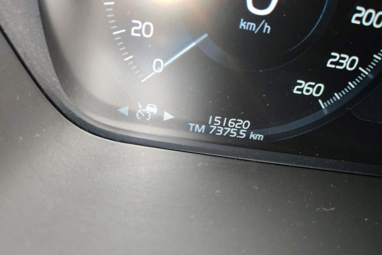 Used Volvo S90 2017 T5 Smart Luxury Edition Odometer Close Up