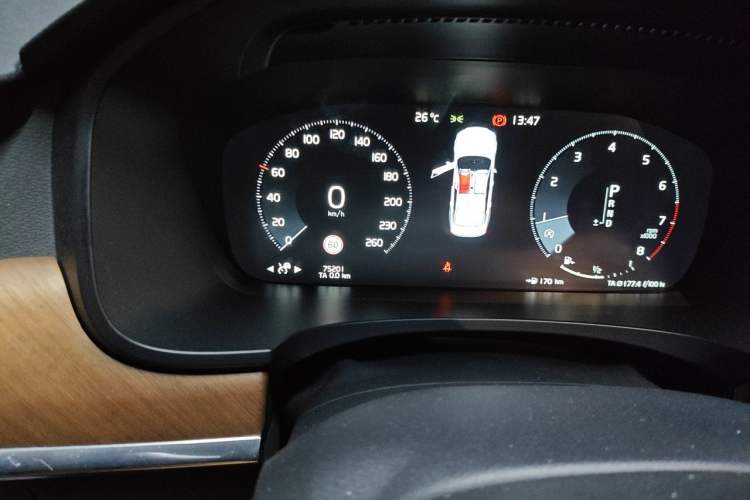 Used Volvo S90 2017 T5 Smart Luxury Edition Odometer Close Up