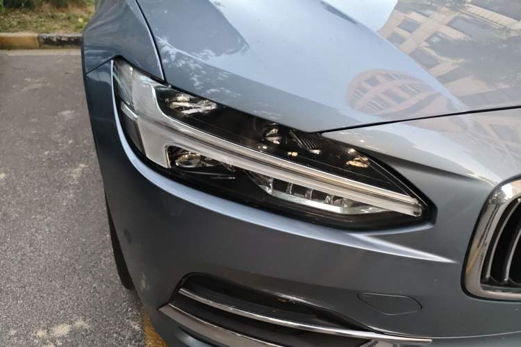 Used Volvo S90 2017 T4 Zhiyuan Edition Right Front Headlight