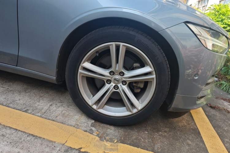 Used Volvo S90 2017 T4 Zhiyuan Edition Right Front Wheel Hub