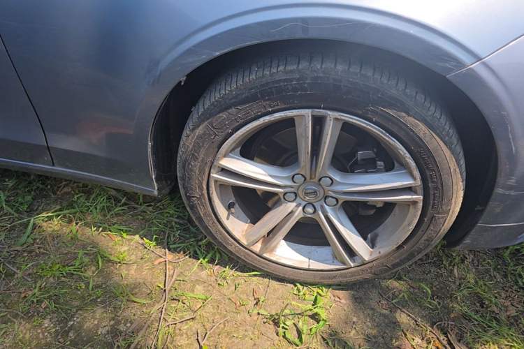 Used Volvo S90 2017 T4 Zhiyuan Edition Right Front Wheel Hub