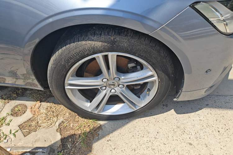 Used Volvo S90 2017 T4 Zhiyuan Edition Right Front Wheel Hub