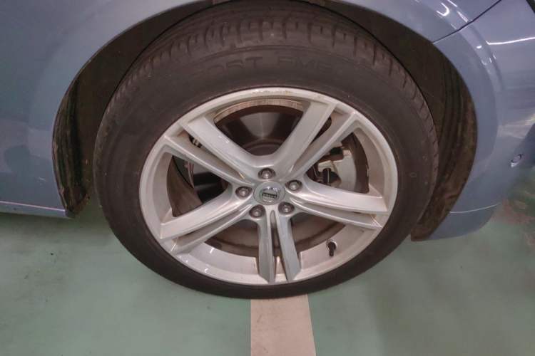 Used Volvo S90 2017 T4 Zhiyuan Edition Right Front Wheel Hub