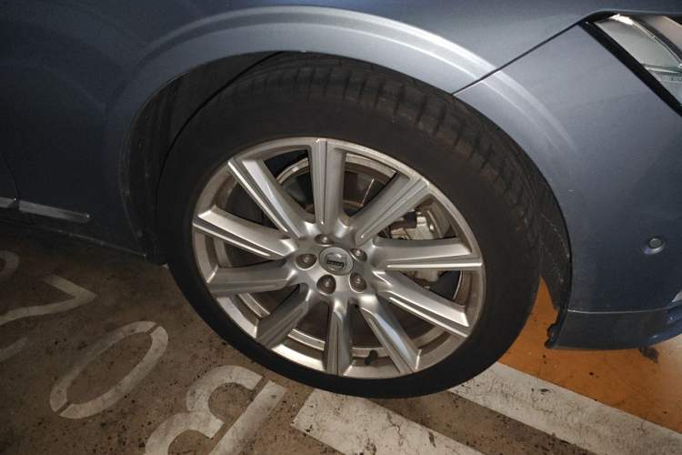 Used Volvo S90 2017 T5 Smart Luxury Edition Right Front Wheel Hub