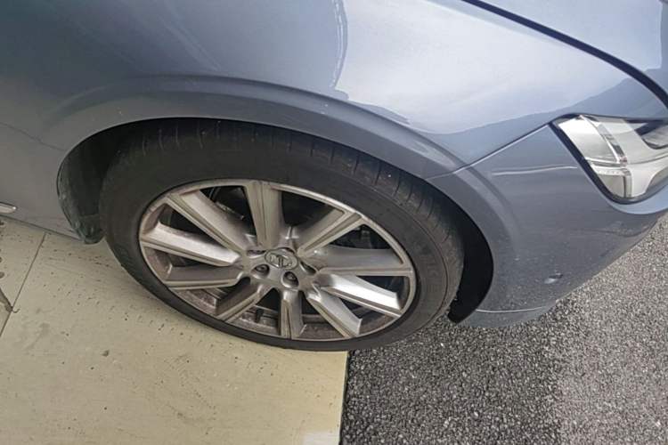 Used Volvo S90 2017 T5 Smart Luxury Edition Right Front Wheel Hub