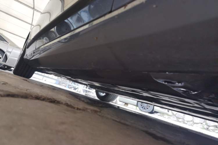 Used Volvo S90 2017 T5 Smart Luxury Edition Right Side Sill