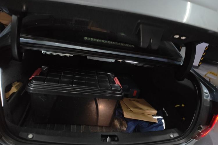 Used Volvo S90 2017 T5 Zhiyuan Edition Trunk