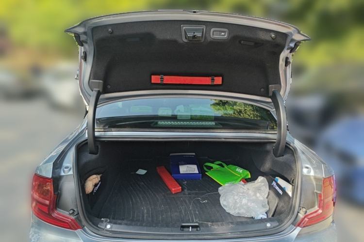 Used Volvo S90 2017 T4 Zhiyuan Edition Trunk