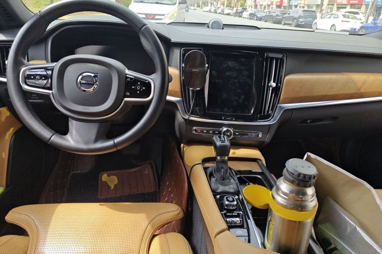 Used Volvo S90 2017 T5 Prestige Edition Center Console