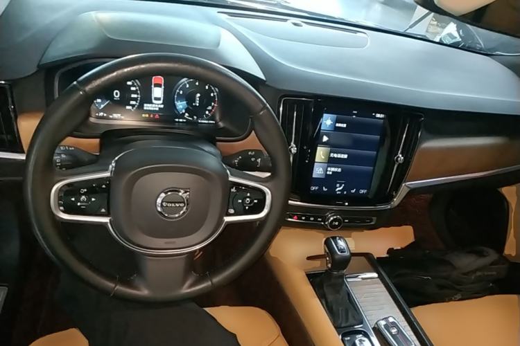 Used Volvo S90 2017 T5 Smart Luxury Edition Center Console