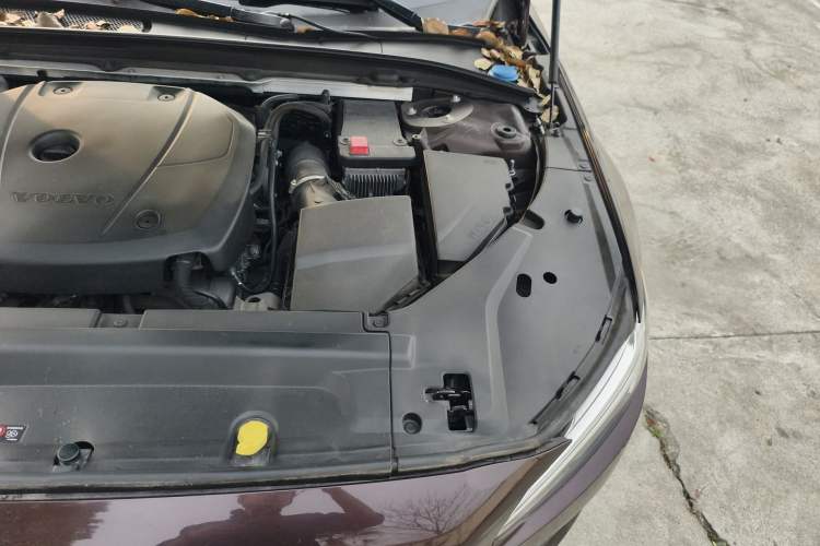 Used Volvo S90 2017 T4 Zhiyuan Edition Engine Bay Left