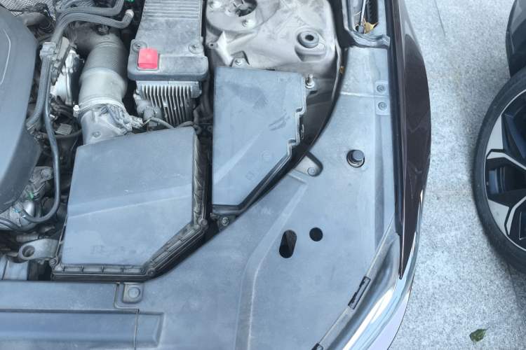 Used Volvo S90 2017 T4 Zhiyuan Edition Engine Bay Left