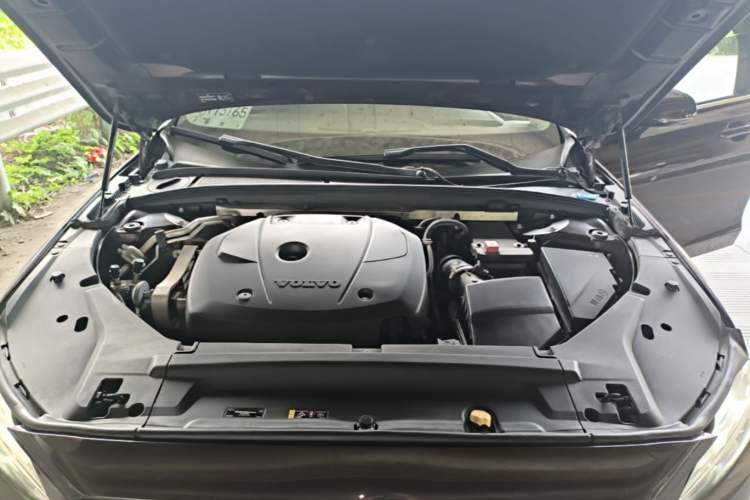Used Volvo S90 2017 T4 Zhiyuan Edition Engine Bay