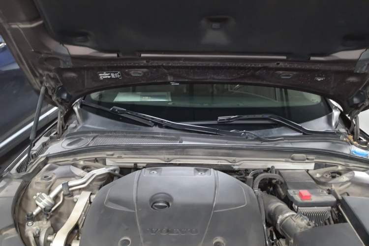 Used Volvo S90 2017 T4 Zhiyuan Edition Engine Bay