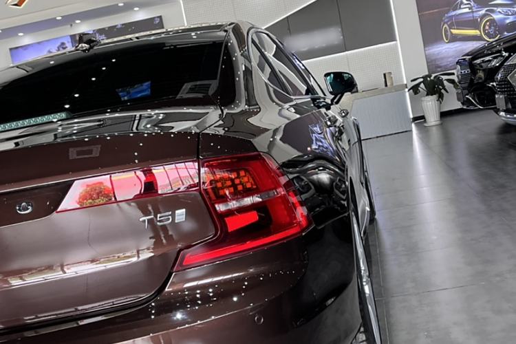 Used Volvo S90 2017 T5 Smart Luxury Edition Exterior 6