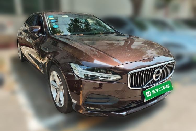 Used Volvo S90 2017 T4 Zhiyuan Edition Front Right 45 Deg