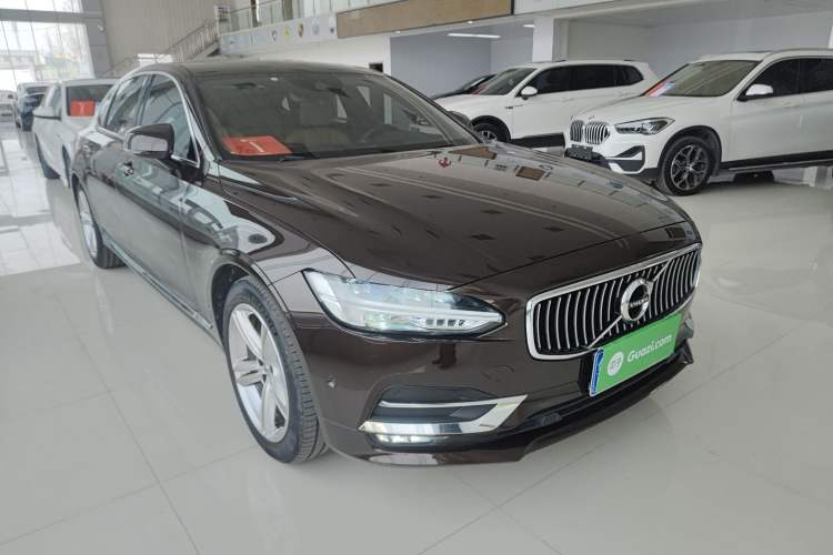 Used Volvo S90 2017 T4 Zhiyuan Edition Front Right 45 Deg
