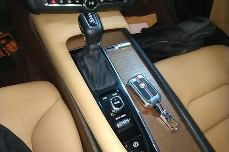 Used Volvo S90 2017 T5 Smart Luxury Edition Gear Lever