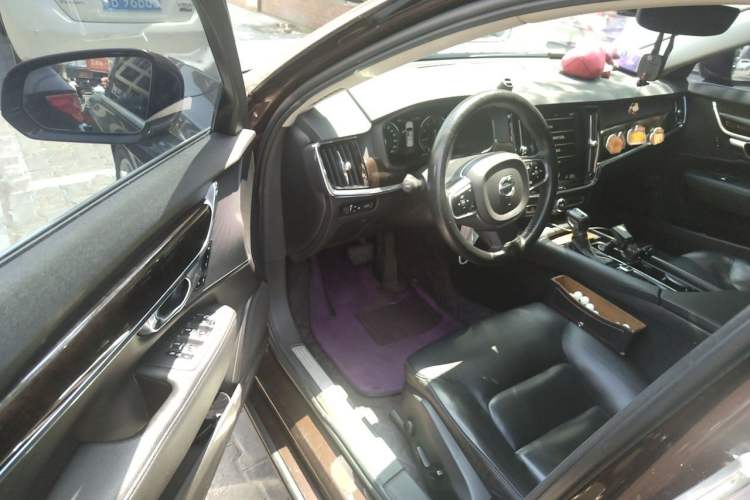 Used Volvo S90 2017 T5 Smart Luxury Edition Interior 3