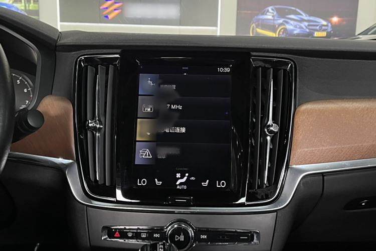 Used Volvo S90 2017 T5 Smart Luxury Edition Interior 4
