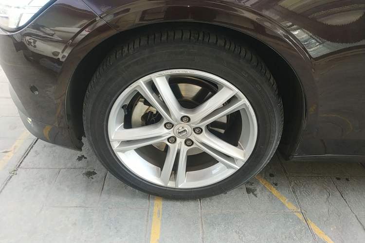 Used Volvo S90 2017 T4 Zhiyuan Edition Left Front Wheel Hub