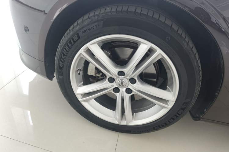 Used Volvo S90 2017 T4 Zhiyuan Edition Left Front Wheel Hub