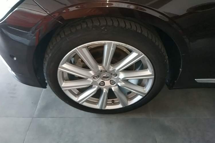Used Volvo S90 2017 T5 Smart Luxury Edition Left Front Wheel Hub