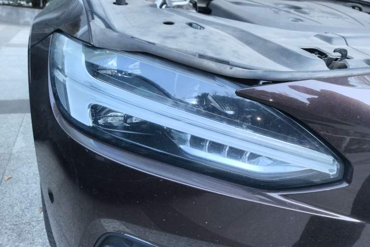 Used Volvo S90 2017 T4 Zhiyuan Edition Right Front Headlight