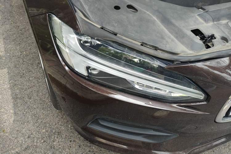 Used Volvo S90 2017 T4 Zhiyuan Edition Right Front Headlight