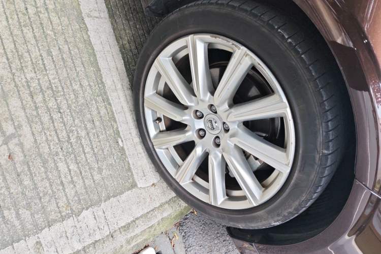Used Volvo S90 2017 T5 Smart Luxury Edition Right Front Wheel Hub