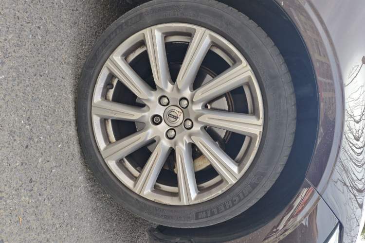 Used Volvo S90 2017 T5 Prestige Edition Right Front Wheel Hub