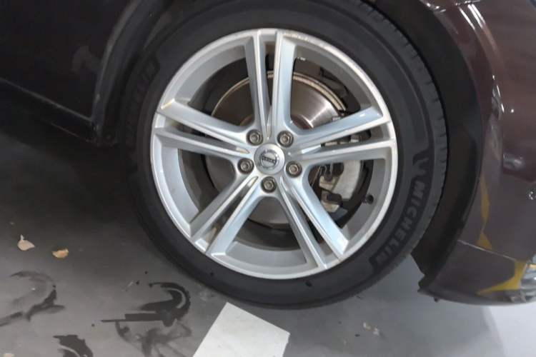 Used Volvo S90 2017 T4 Zhiyuan Edition Right Front Wheel Hub