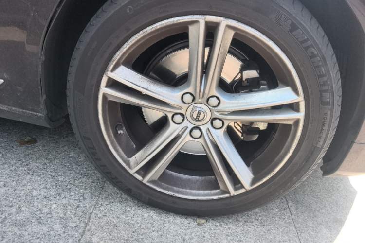 Used Volvo S90 2017 T4 Zhiyuan Edition Right Front Wheel Hub