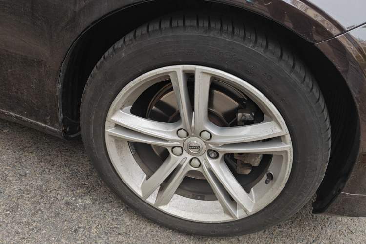 Used Volvo S90 2017 T4 Zhiyuan Edition Right Front Wheel Hub