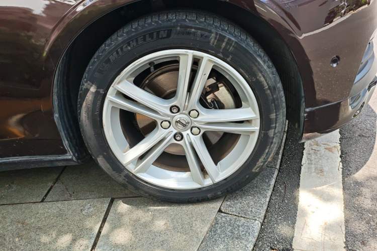 Used Volvo S90 2017 T4 Zhiyuan Edition Right Front Wheel Hub
