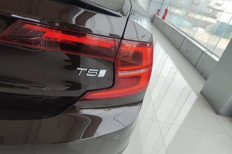 Used Volvo S90 2017 T4 Zhiyuan Edition Right Rear Taillight