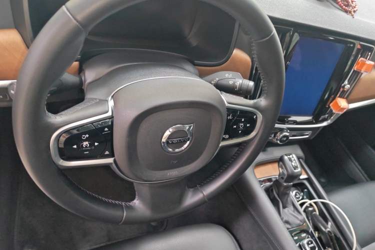 Used Volvo S90 2017 T5 Smart Luxury Edition Steering Wheel