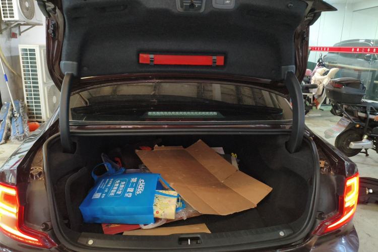 Used Volvo S90 2017 T4 Zhiyuan Edition Trunk
