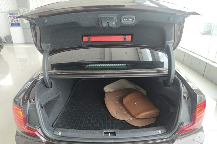 Used Volvo S90 2017 T4 Zhiyuan Edition Trunk