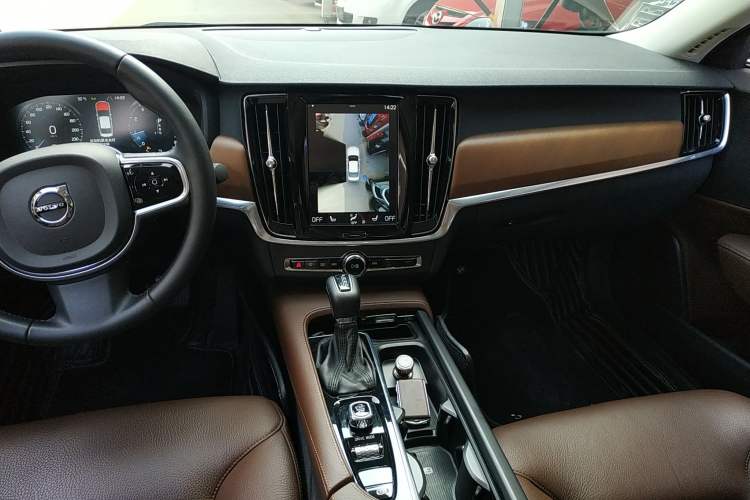 Used Volvo S90 2017 T5 Smart Luxury Edition Audio And AC Panel