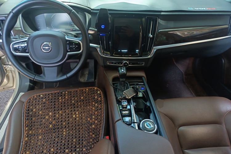 Used Volvo S90 2017 T4 Zhiyuan Edition Center Console