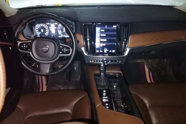 Used Volvo S90 2017 T5 Smart Luxury Edition Center Console