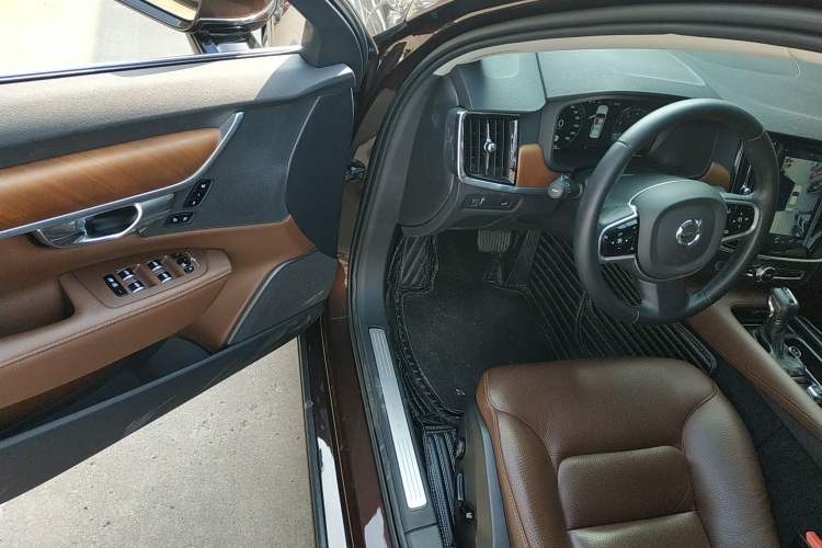Used Volvo S90 2017 T5 Smart Luxury Edition Driver Seat
