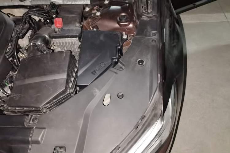 Used Volvo S90 2017 T5 Smart Luxury Edition Engine Bay Left