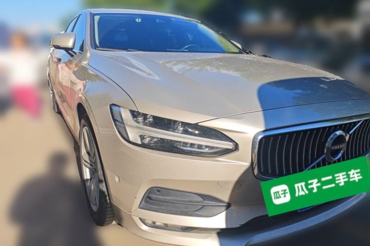 Used Volvo S90 2017 T4 Zhiyuan Edition Front Right 45 Deg