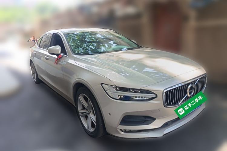 Used Volvo S90 2017 T4 Zhiyuan Edition Front Right 45 Deg