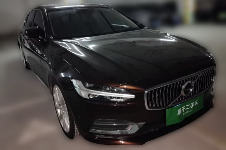 Used Volvo S90 2017 T5 Smart Luxury Edition Front Right 45 Deg